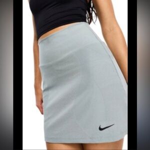NWT Nike Womens Dri-Fit UV Tour Golf Skort DR5342-077 Size‎ Small Grey